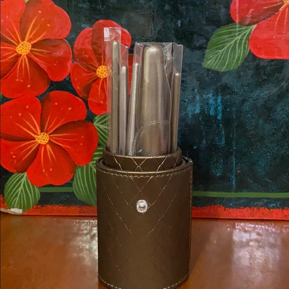 Pure Cosmetic 8 Makeup Brushes - Picture 2 of 5